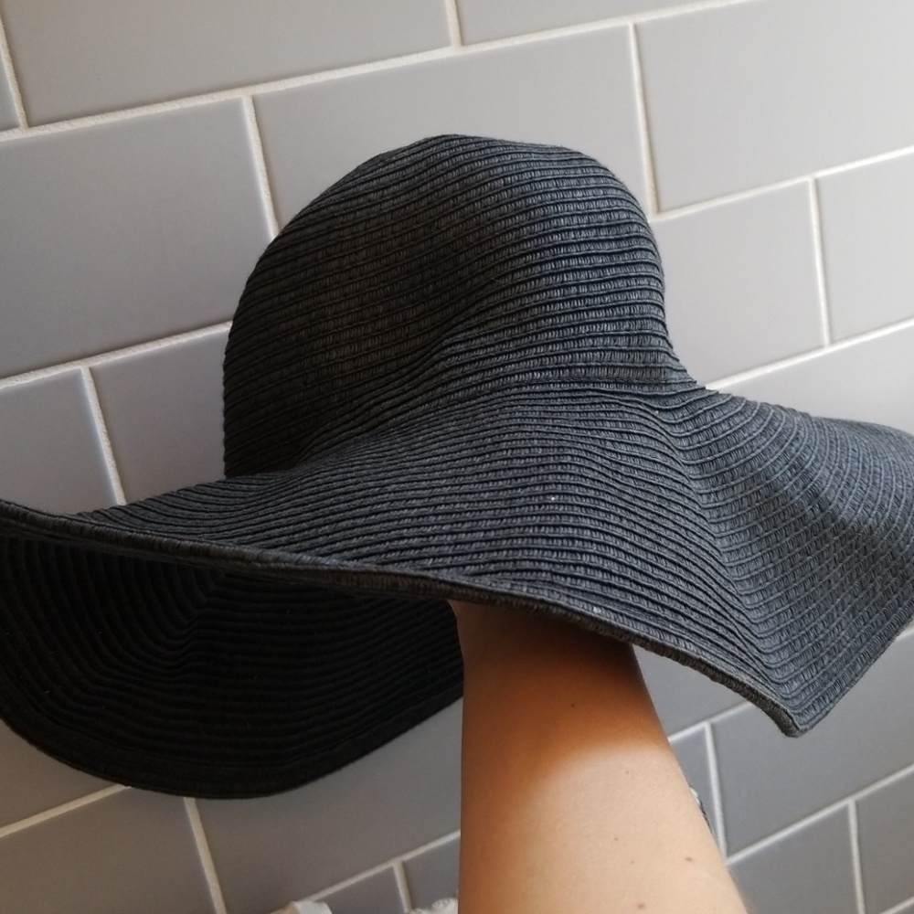 Glamorous beach straw hat